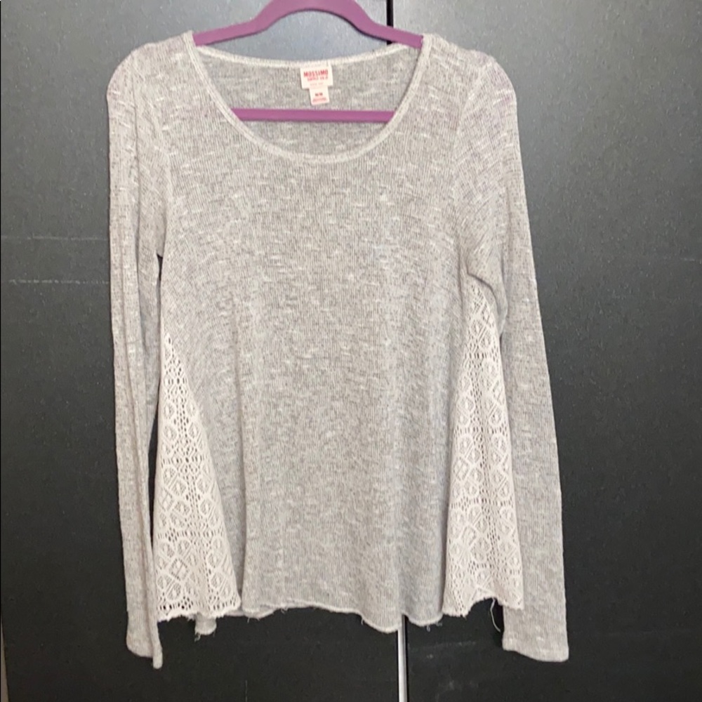 Light gray flowy sweater, size M